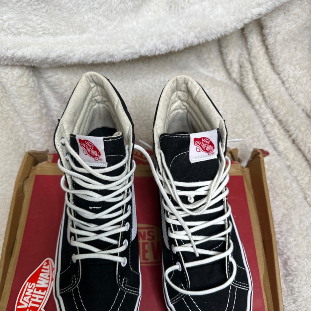 Vans - Picture 5 of 8